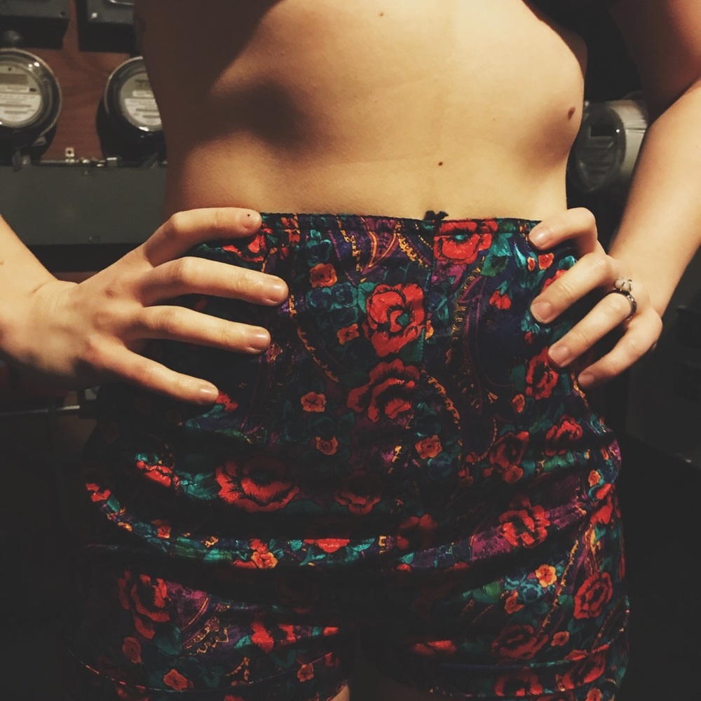 90s Babe silk pj set. - Picture 3 of 3